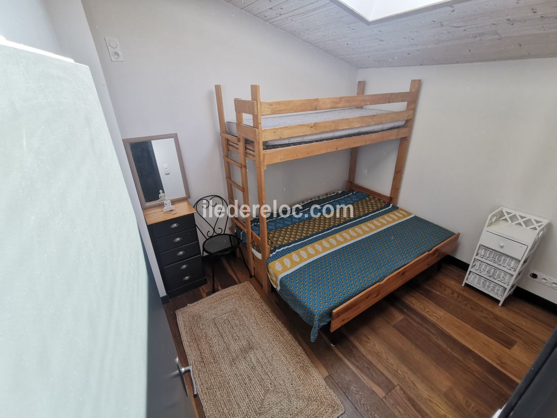 Photo 10 : CHAMBRE d'une maison située à La Couarde-sur-mer, île de Ré.