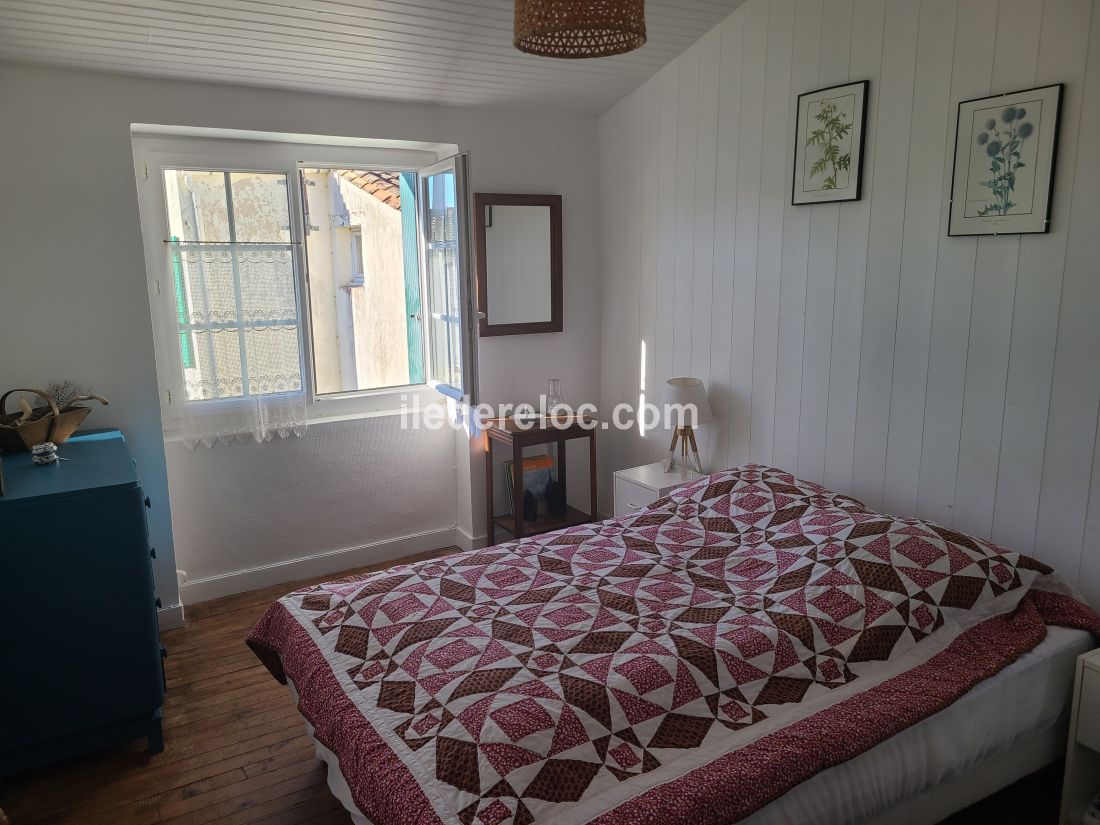 Photo 6 : CHAMBRE d'une maison situ&eacute;e &agrave; Les Portes-en-R&eacute;, &icirc;le de R&eacute;.