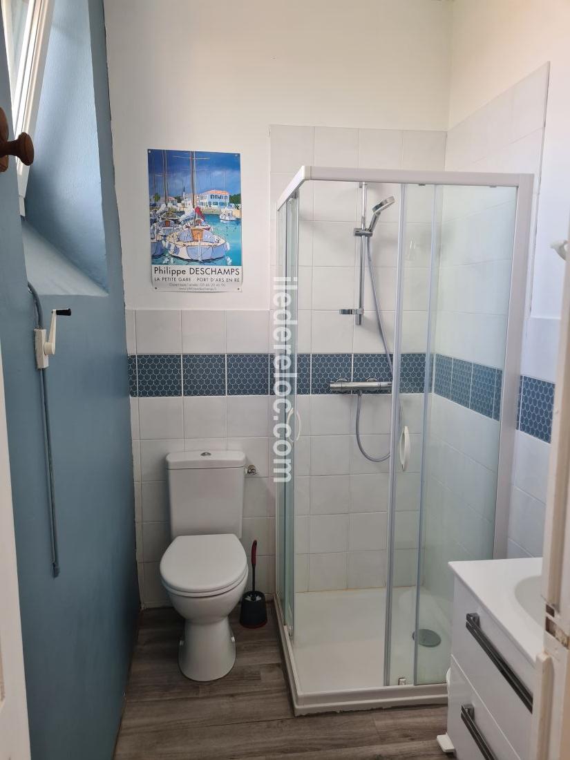 Photo 6 : SALLEDEBAIN d'une maison située à Les Portes-en-Ré, île de Ré.