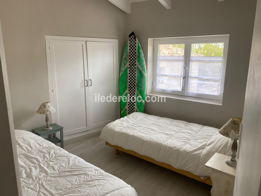 Photo 6 : CHAMBRE d'une maison située à Les Portes-en-Ré, île de Ré.