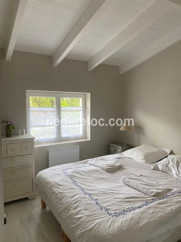 Photo 8 : CHAMBRE d'une maison située à Les Portes-en-Ré, île de Ré.