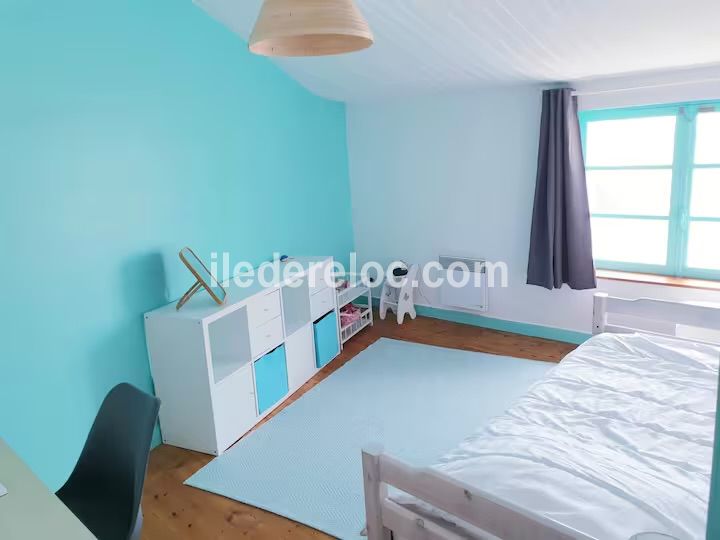 Photo 7 : CHAMBRE d'une maison située à Le Bois-Plage-en-Ré, île de Ré.