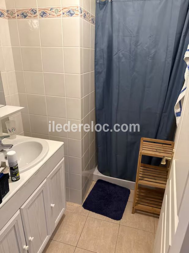 Photo 9 : SALLEDEBAIN d'une maison située à Le Bois-Plage-en-Ré, île de Ré.
