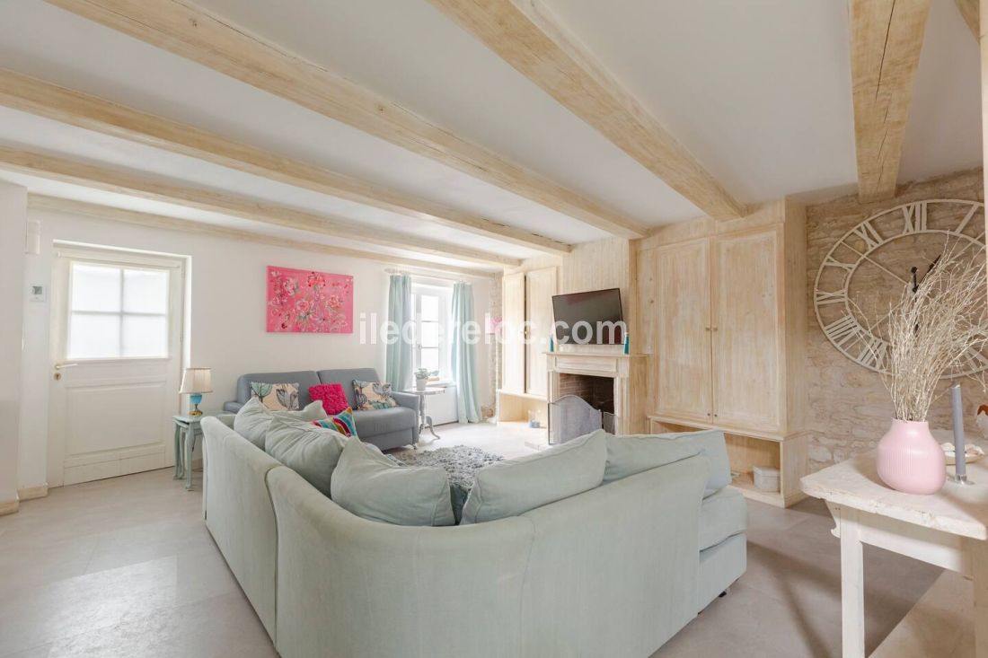Photo 11 : SEJOUR d'une maison située à Saint-Martin-de-Ré, île de Ré.