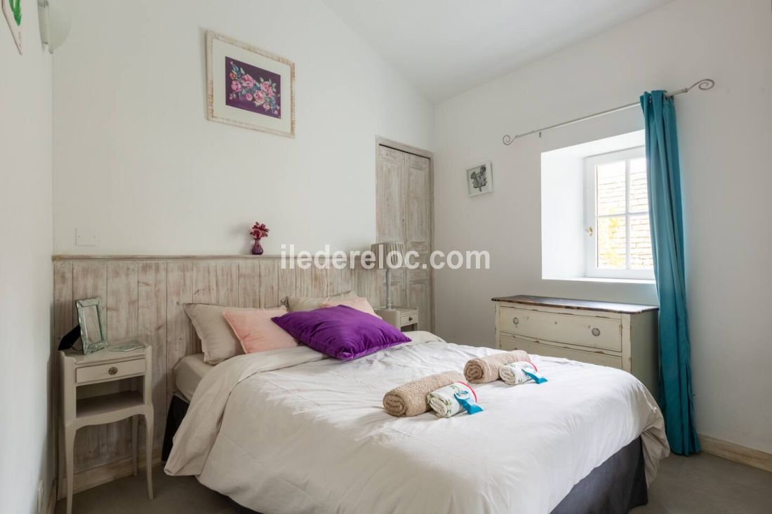Photo 21 : CHAMBRE d'une maison située à Saint-Martin-de-Ré, île de Ré.