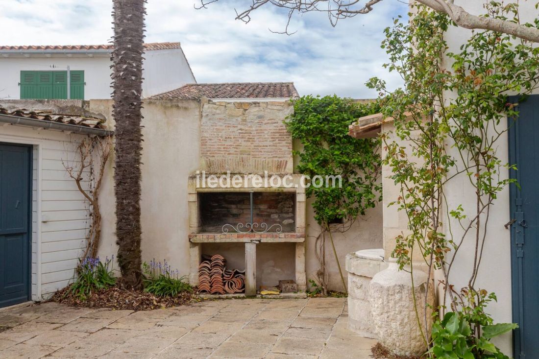 Photo 25 : JARDIN d'une maison située à Saint-Martin-de-Ré, île de Ré.