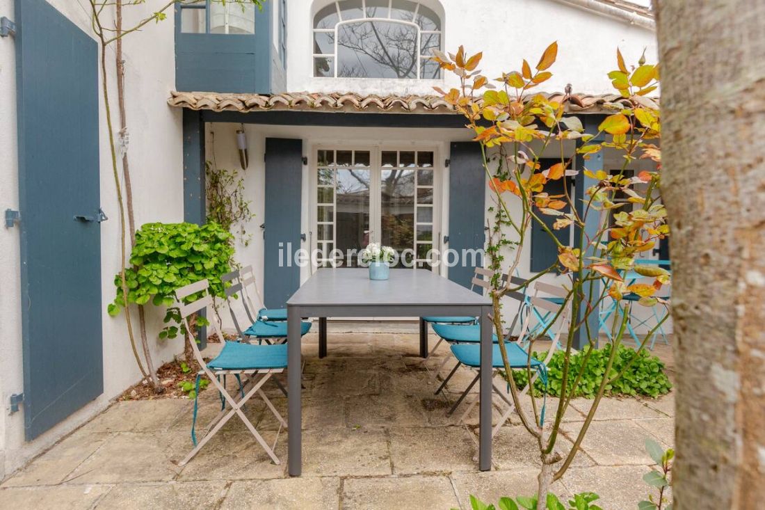 Photo 24 : TERRASSE d'une maison située à Saint-Martin-de-Ré, île de Ré.