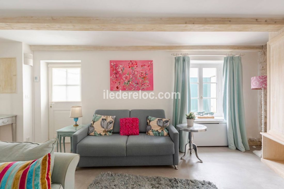 Photo 10 : SEJOUR d'une maison située à Saint-Martin-de-Ré, île de Ré.