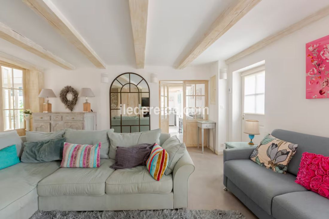 Photo 9 : SEJOUR d'une maison située à Saint-Martin-de-Ré, île de Ré.