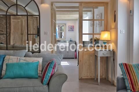 Photo 10 : SEJOUR d'une maison situ&eacute;e &agrave; Saint-Martin-de-R&eacute;, &icirc;le de R&eacute;.