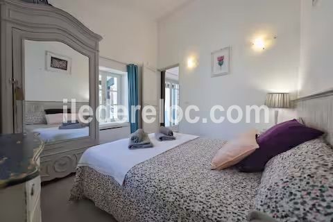 Photo 26 : CHAMBRE d'une maison situ&eacute;e &agrave; Saint-Martin-de-R&eacute;, &icirc;le de R&eacute;.