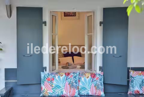 Photo 27 : CHAMBRE d'une maison situ&eacute;e &agrave; Saint-Martin-de-R&eacute;, &icirc;le de R&eacute;.
