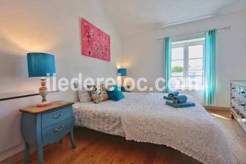 Photo 39 : CHAMBRE d'une maison situ&eacute;e &agrave; Saint-Martin-de-R&eacute;, &icirc;le de R&eacute;.