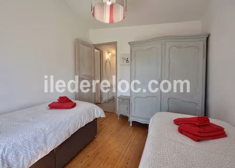 Photo 50 : CHAMBRE d'une maison situ&eacute;e &agrave; Saint-Martin-de-R&eacute;, &icirc;le de R&eacute;.