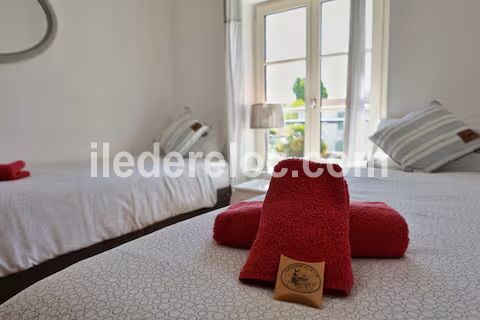 Photo 51 : CHAMBRE d'une maison situ&eacute;e &agrave; Saint-Martin-de-R&eacute;, &icirc;le de R&eacute;.