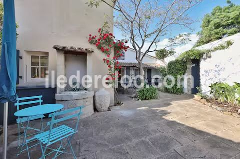 Photo 55 : TERRASSE d'une maison situ&eacute;e &agrave; Saint-Martin-de-R&eacute;, &icirc;le de R&eacute;.