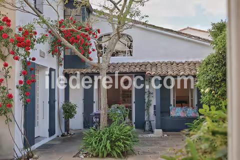 Photo 57 : TERRASSE d'une maison situ&eacute;e &agrave; Saint-Martin-de-R&eacute;, &icirc;le de R&eacute;.