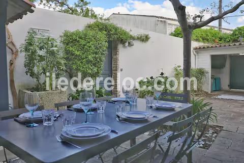 Photo 59 : PATIO d'une maison situ&eacute;e &agrave; Saint-Martin-de-R&eacute;, &icirc;le de R&eacute;.