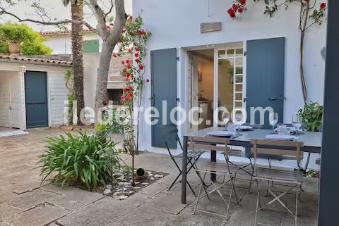 Photo 61 : TERRASSE d'une maison situ&eacute;e &agrave; Saint-Martin-de-R&eacute;, &icirc;le de R&eacute;.