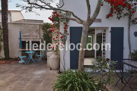 Photo 62 : TERRASSE d'une maison situ&eacute;e &agrave; Saint-Martin-de-R&eacute;, &icirc;le de R&eacute;.