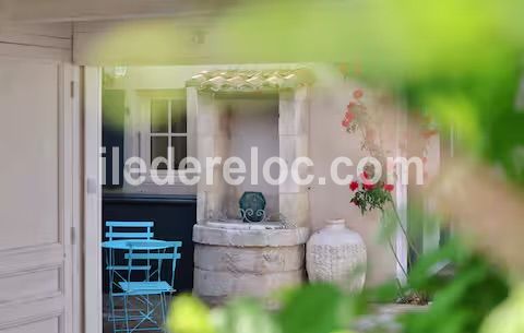 Photo 63 : TERRASSE d'une maison situ&eacute;e &agrave; Saint-Martin-de-R&eacute;, &icirc;le de R&eacute;.