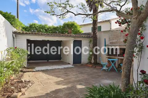 Photo 65 : TERRASSE d'une maison situ&eacute;e &agrave; Saint-Martin-de-R&eacute;, &icirc;le de R&eacute;.