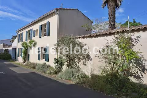 Photo 68 : EXTERIEUR d'une maison situ&eacute;e &agrave; Saint-Martin-de-R&eacute;, &icirc;le de R&eacute;.