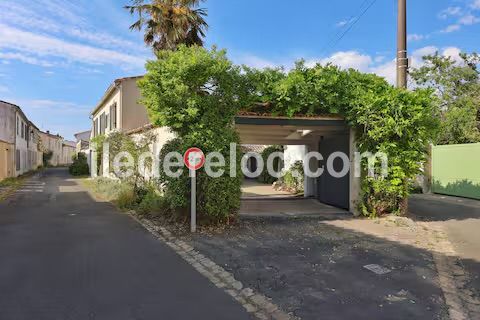 Photo 70 : EXTERIEUR d'une maison situ&eacute;e &agrave; Saint-Martin-de-R&eacute;, &icirc;le de R&eacute;.