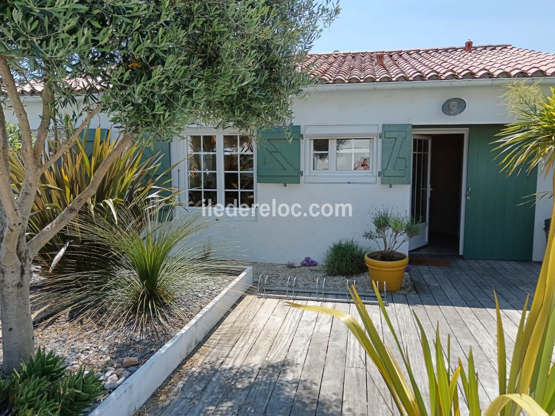 Photo 11 : EXTERIEUR d'une maison située à La Couarde-sur-mer, île de Ré.