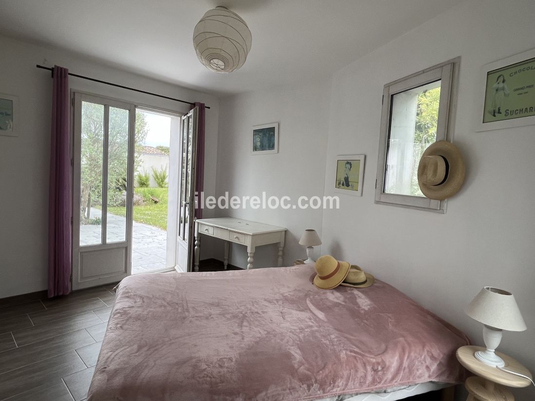Photo 12 : CHAMBRE d'une maison située à Saint-Clément-des-Baleines, île de Ré.
