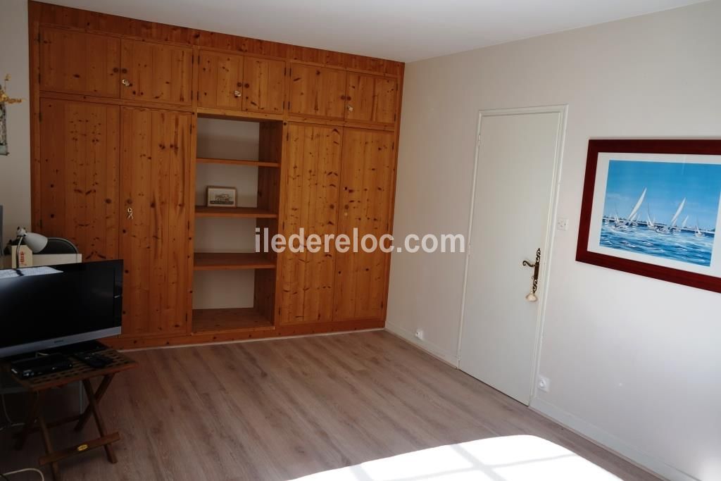 Photo 9 : CHAMBRE d'une maison située à Ars en Ré, île de Ré.
