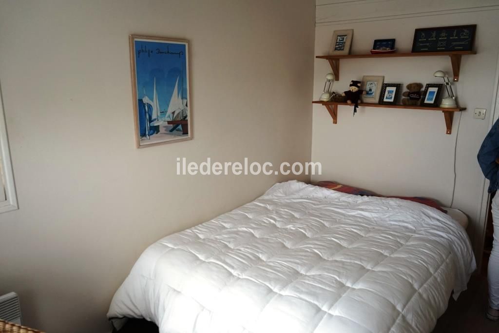 Photo 10 : CHAMBRE d'une maison située à Ars en Ré, île de Ré.