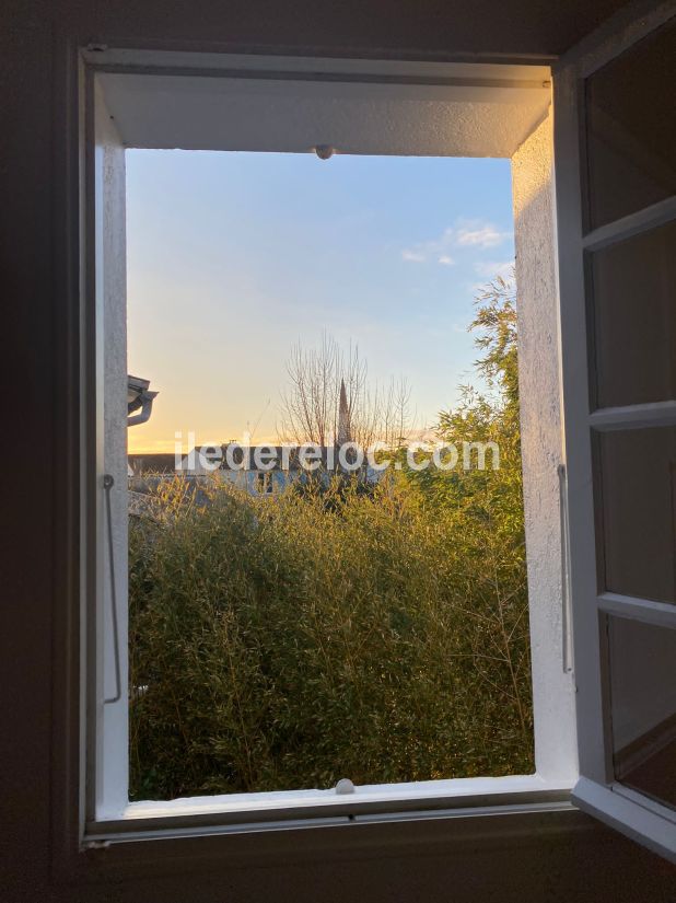 Photo 16 : CHAMBRE d'une maison située à Ars en Ré, île de Ré.