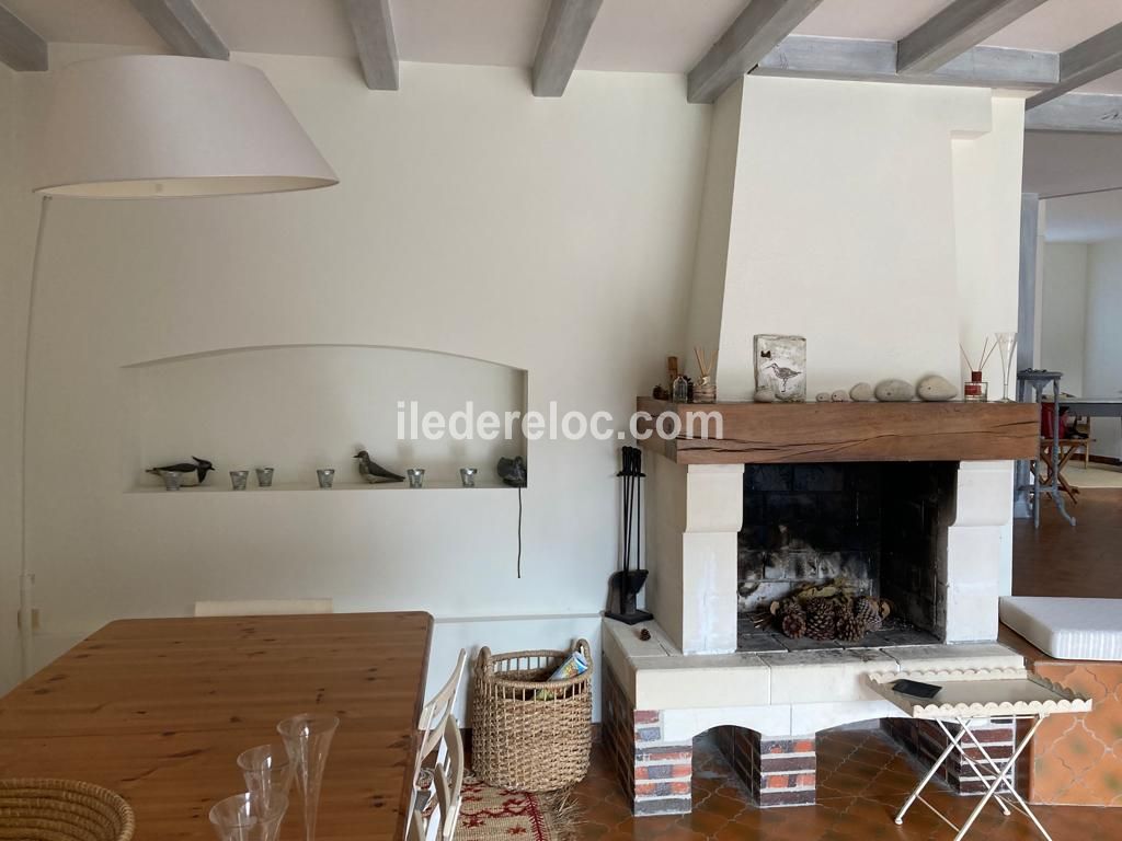 Photo 6 : SEJOUR d'une maison située à Ars en Ré, île de Ré.