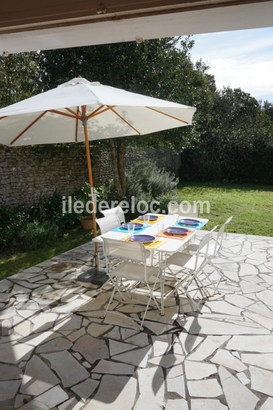 Photo 15 : TERRASSE d'une maison située à Ars en Ré, île de Ré.