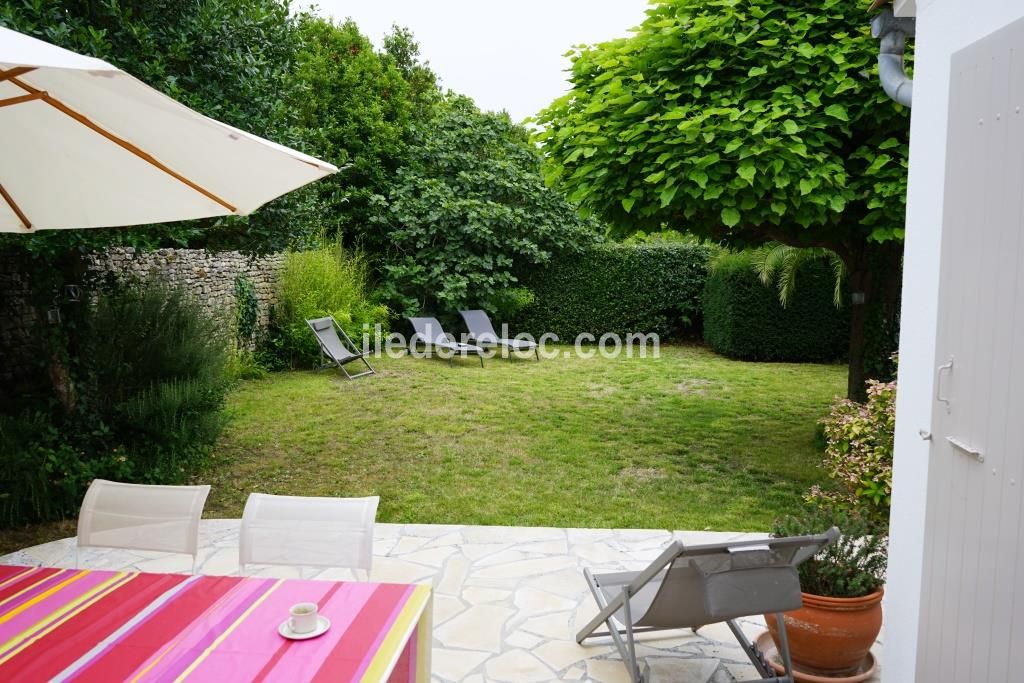 Photo 14 : JARDIN d'une maison située à Ars en Ré, île de Ré.