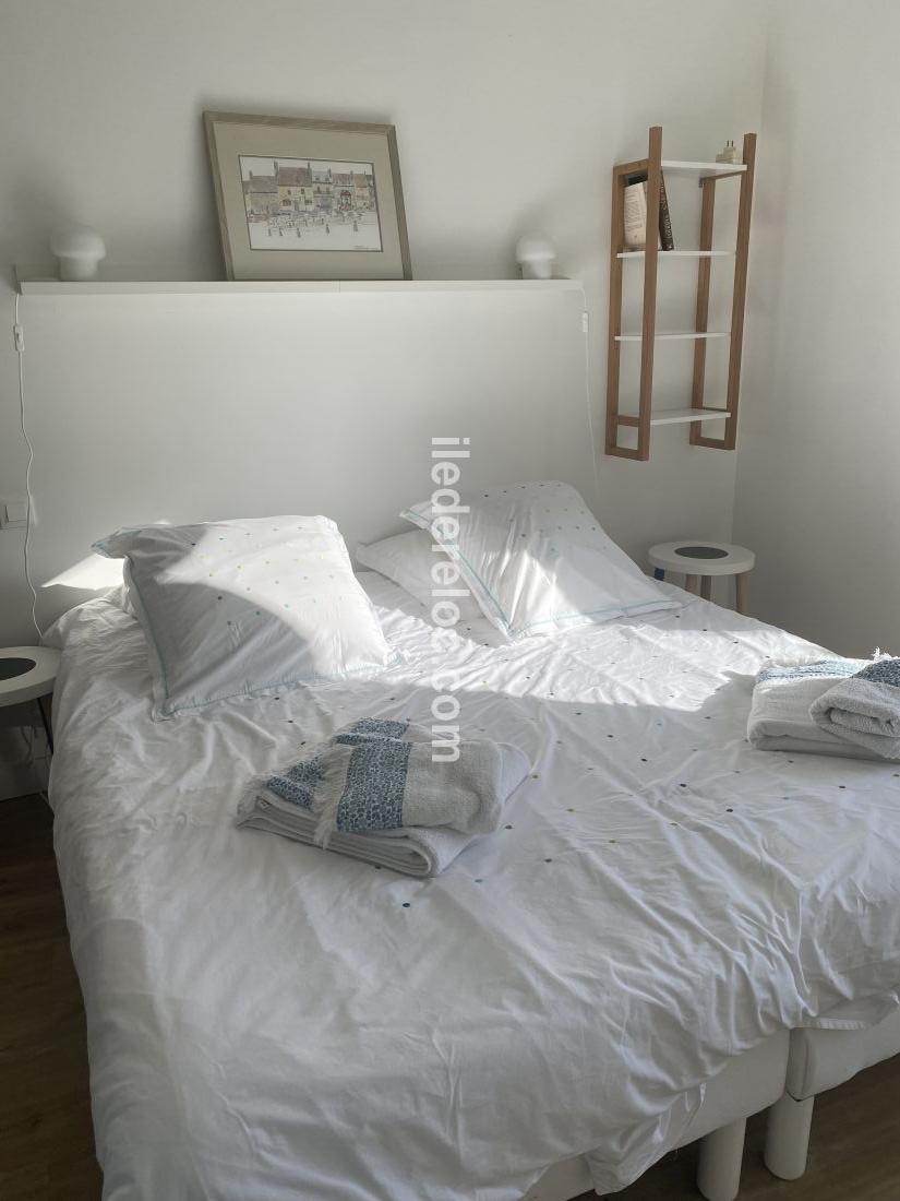 Photo 9 : CHAMBRE d'une maison située à Saint-Clément-des-Baleines, île de Ré.
