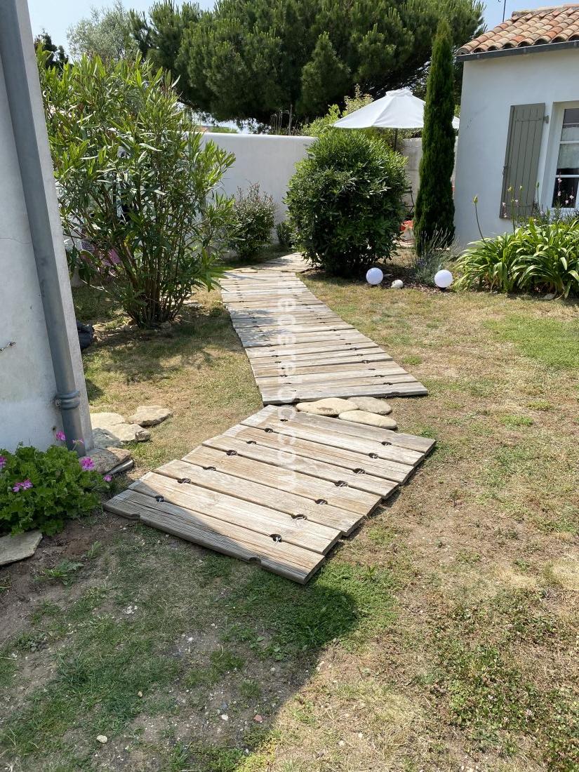 Photo 11 : JARDIN d'une maison située à Saint-Clément-des-Baleines, île de Ré.