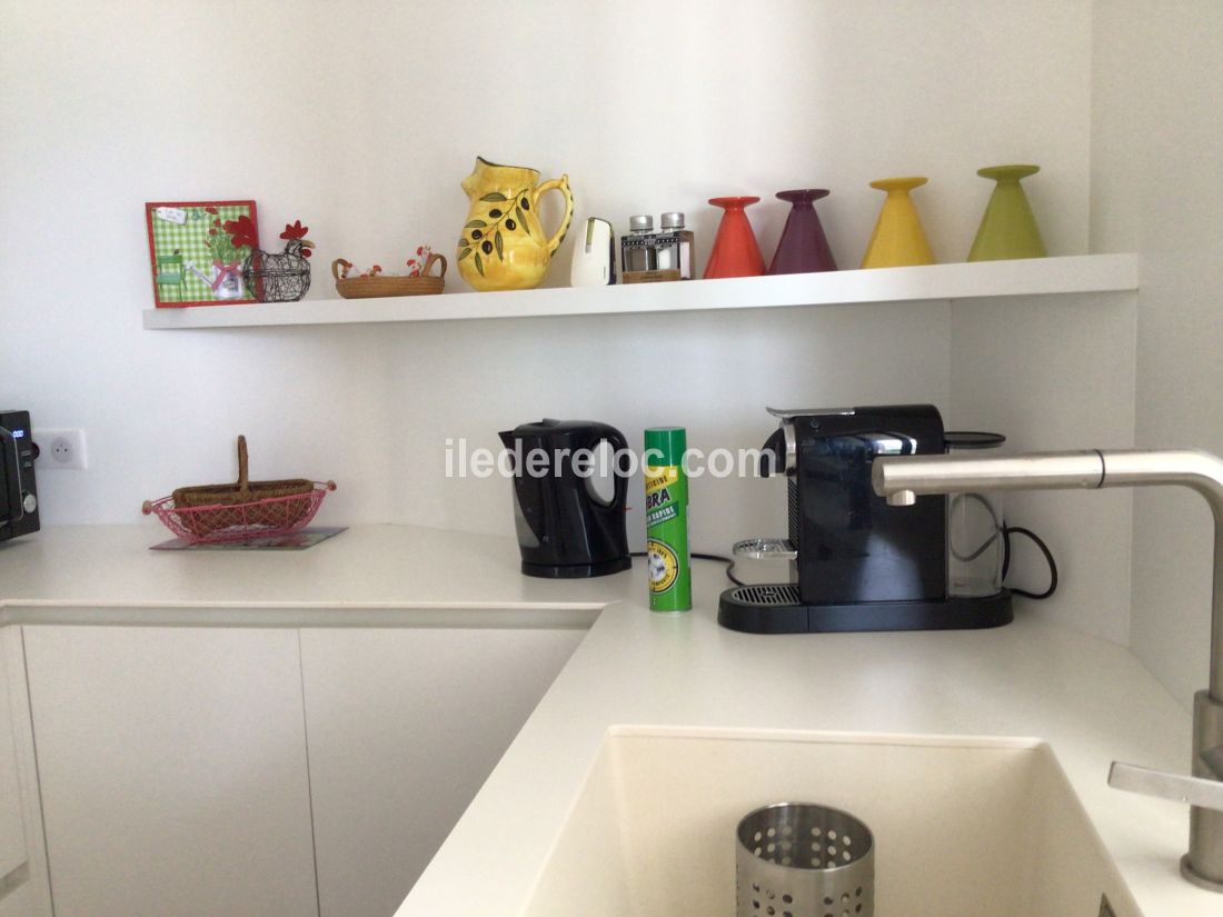 Photo 5 : CUISINE d'une maison située à Rivedoux-Plage, île de Ré.