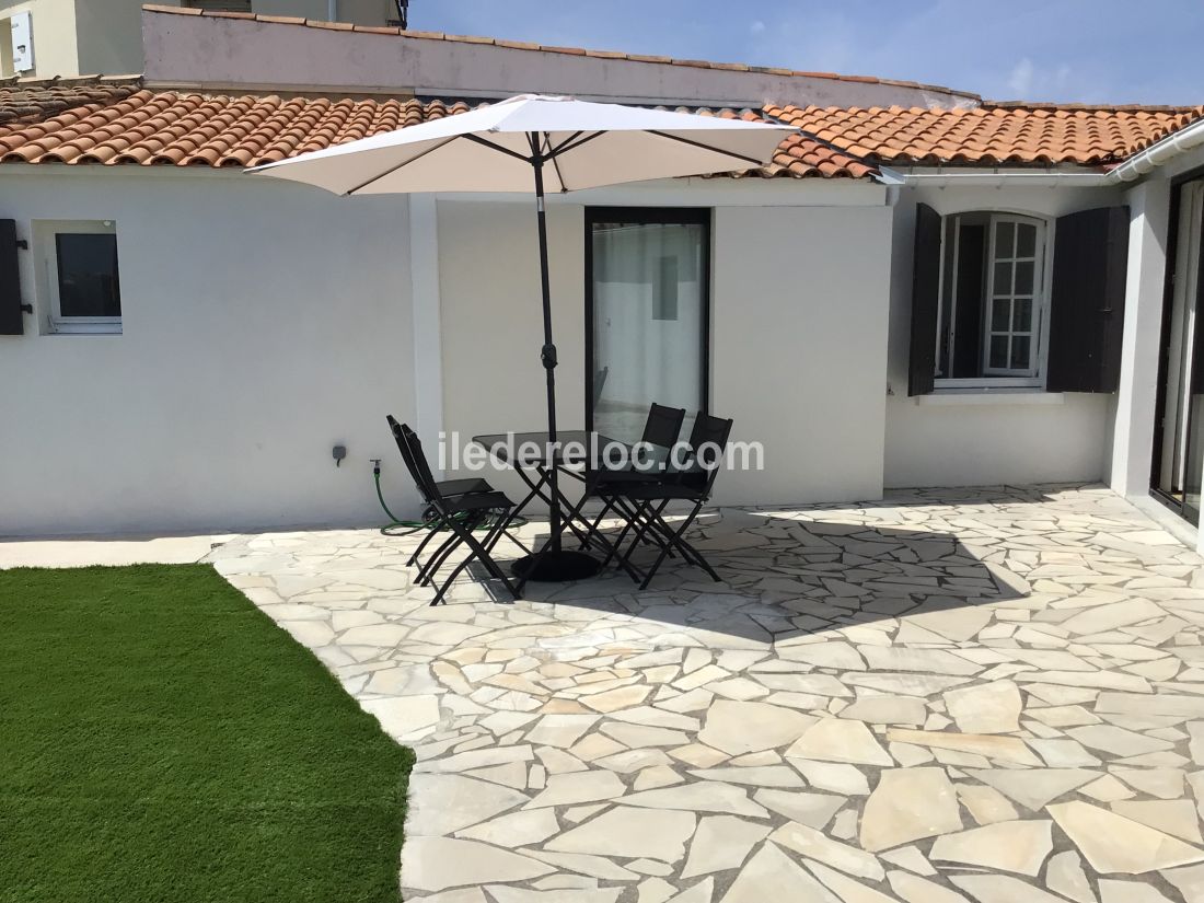Photo 4 : JARDIN d'une maison située à Rivedoux-Plage, île de Ré.