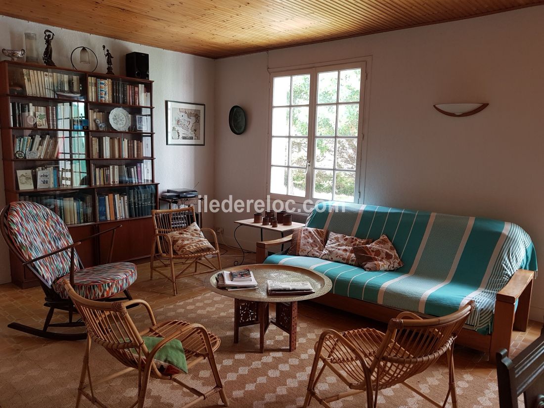 Photo 5 : SEJOUR d'une maison située à Ars en Ré, île de Ré.