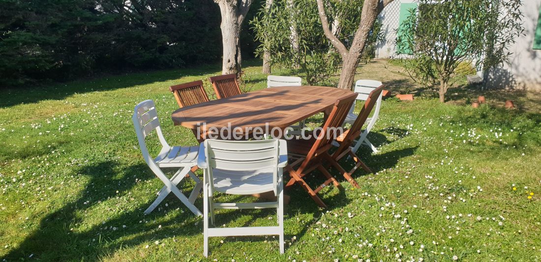 Photo 12 : JARDIN d'une maison située à Ars en Ré, île de Ré.