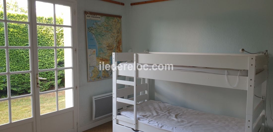 Photo 11 : CHAMBRE d'une maison située à Ars en Ré, île de Ré.