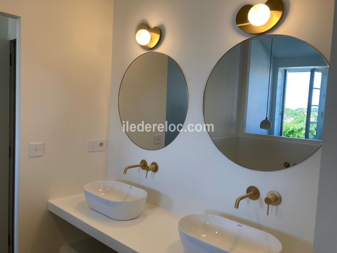 Photo 17 : SALLEDEBAIN d'une maison située à Sainte-Marie-de-Ré, île de Ré.