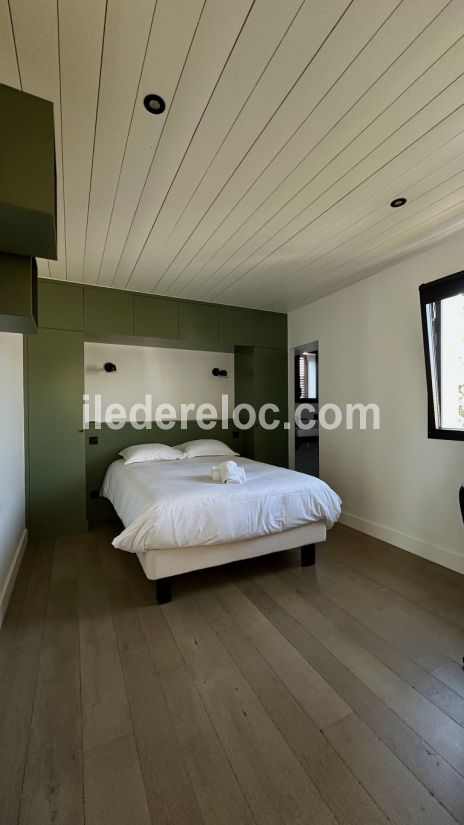 Photo 11 : CHAMBRE d'une maison situ&eacute;e &agrave; Le Bois-Plage-en-R&eacute;, &icirc;le de R&eacute;.