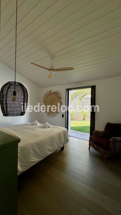 Photo 7 : CHAMBRE d'une maison situ&eacute;e &agrave; Le Bois-Plage-en-R&eacute;, &icirc;le de R&eacute;.