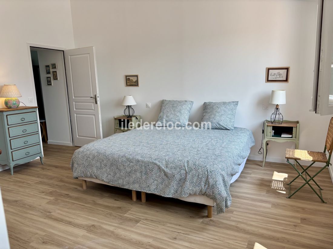 Photo 18 : CHAMBRE d'une maison située à La Flotte-en-Ré, île de Ré.