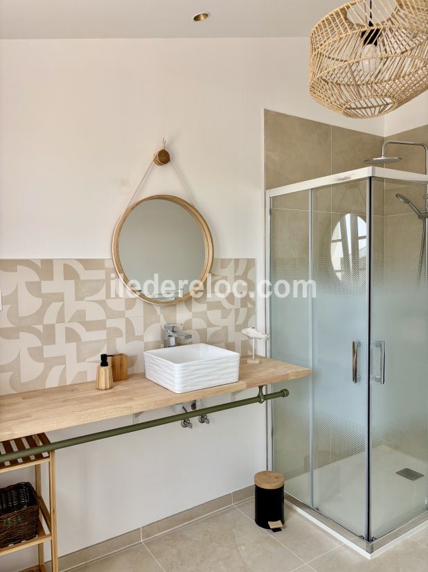 Photo 19 : SALLEDEBAIN d'une maison située à La Flotte-en-Ré, île de Ré.