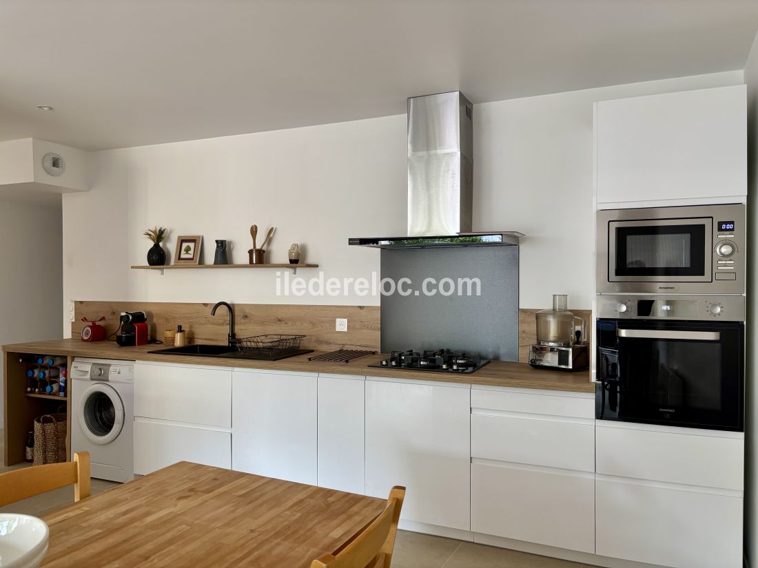 Photo 6 : CUISINE d'une maison située à La Flotte-en-Ré, île de Ré.