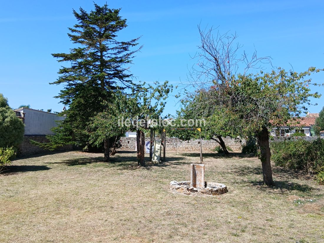 Photo 27 : JARDIN d'une maison située à Loix, île de Ré.
